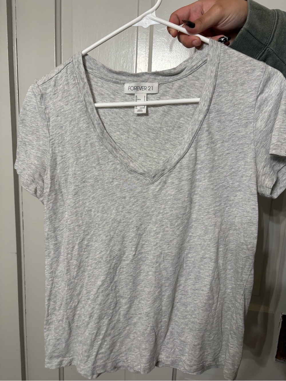Forever 21 Light Gray V-Neck Short Sleeve Tee